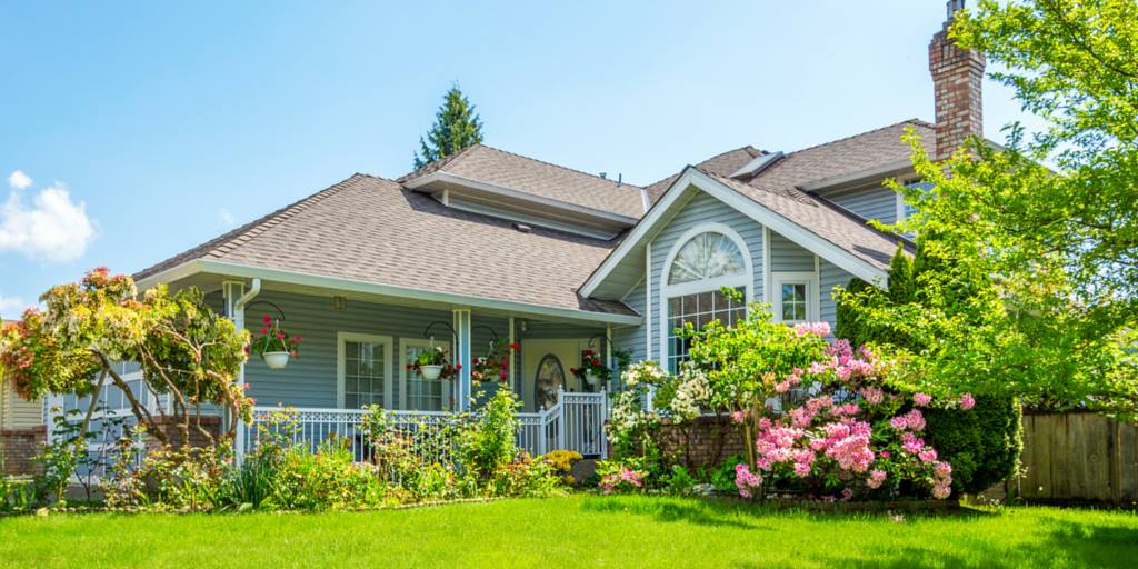 Charming Suburban House Garden